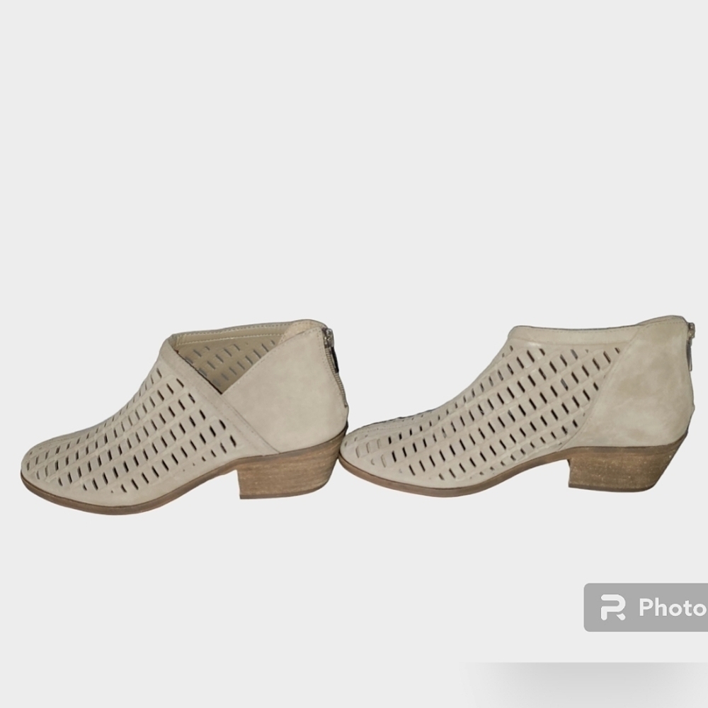 VINCE CAMUTO Pekkan Perforated Suede Ankle Boots in Graystone, Size 6.5 - Picture 6 of 8
